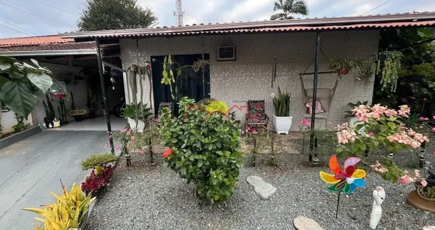 12649 - Casa com  2 vagas de garagem no bairro  Guanabara