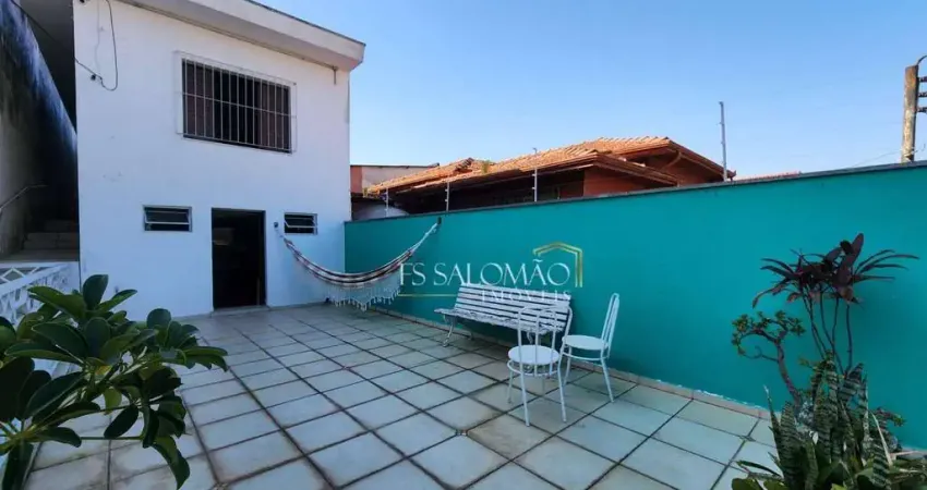 Casa recém reformada, pronta para entrar e mora em uma das principais rua da Vila Romana!