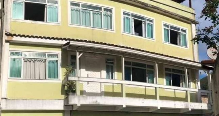 Casa com 3 dormitórios à venda, 144 m² por R$ 495.000,00 - São Pedro - Teresópolis/RJ