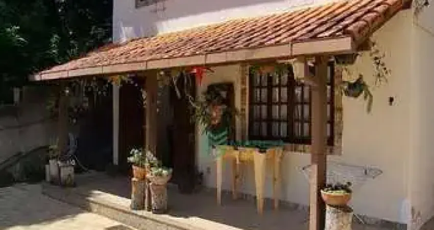 Casa com 3 dormitórios à venda, 115 m² por R$ 500.000 - Albuquerque - Teresópolis/RJ