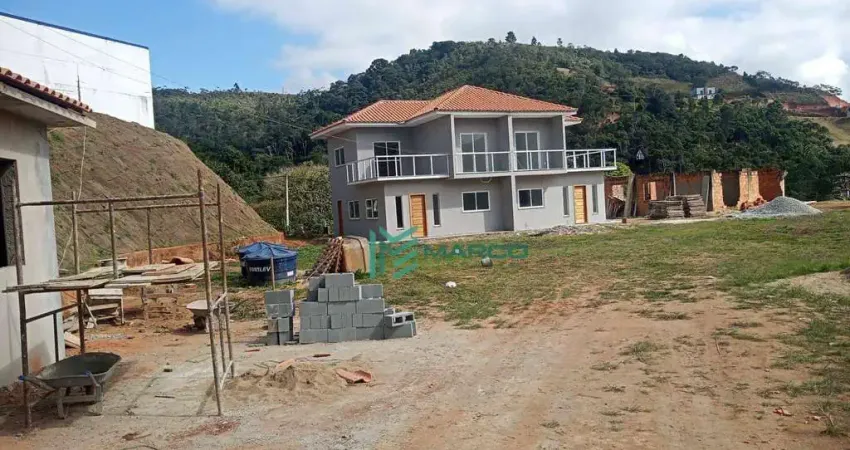 Casa com 3 dormitórios à venda, 100 m² por r$ 650.000 - albuquerque - teresópolis/rj