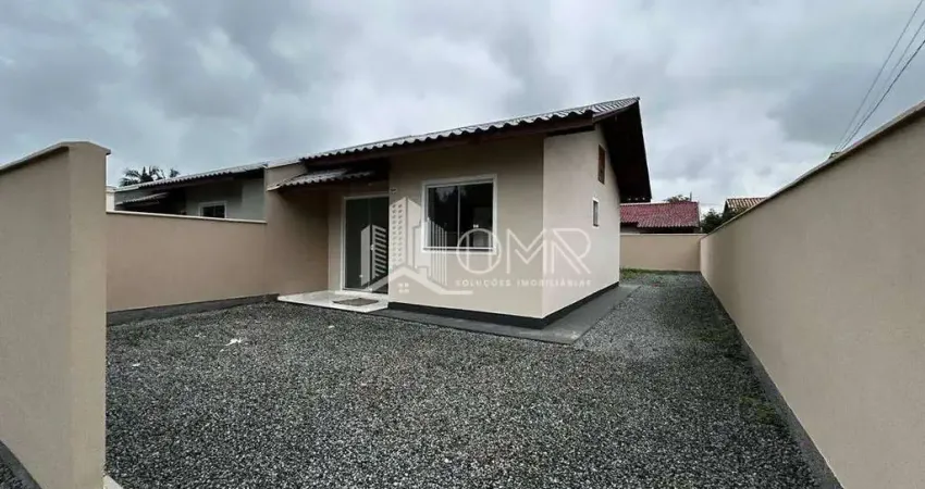 CASA COM AMPLO ESPAÇO DE TERRENO NA PRAIA DE BARRA VELHA /SC