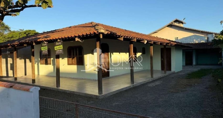 CASA INDIVIDUAL NO CENTRO DE BARRA VELHA/SC