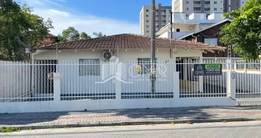 Casa com 5 dormitórios apenas 500m da Praia em Balneário Piçarras/SC