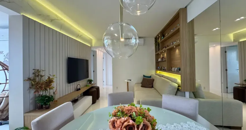 Belissimo apartamento andar alto, ventilado, totalmente mobiliado, finamente decorado.