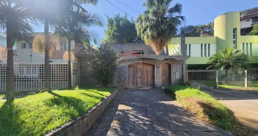 Sobrado para venda com 4 quartos, sendo 4 suítes, 450m²