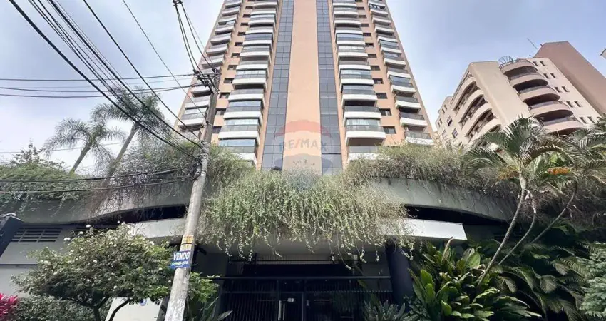 'Apartamento dos Sonhos em Santana: 4 quartos, 3 vagas, a reformar!'