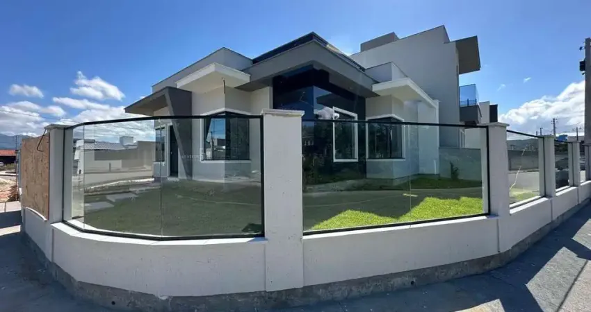 Casa à venda na Avenida Paulo Roberto Vidal, 985, Bela Vista, Palhoça