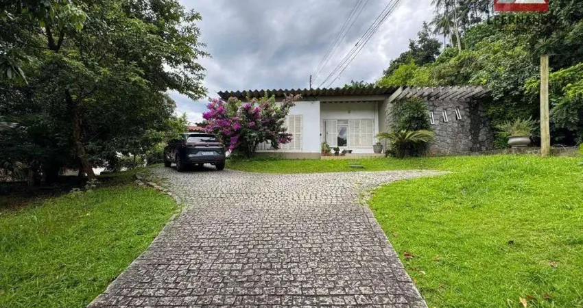 Casa com 5 dormitórios, sendo 1 suíte à venda, 150 m² por R$ 1.500.000 - Vila Nova - Blumenau/SC