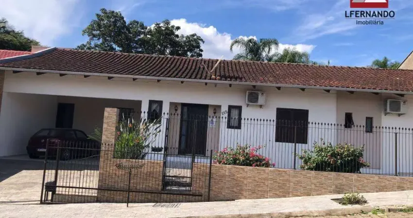 Casa com 4 dormitórios, sendo 1 suíte à venda, 177 m² por R$ 695.000 - Água Verde - Blumenau/SC