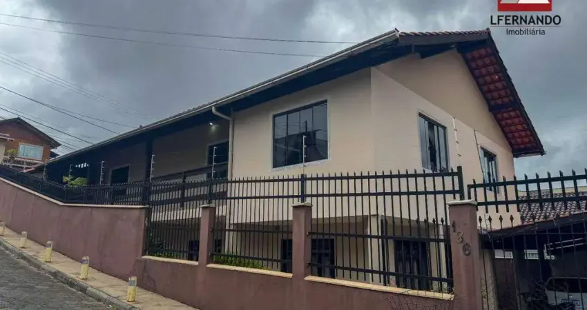 Casa com 5 dormitórios, sendo 1 suíte à venda, 298 m² por r$ 1.150.000 - água verde - blumenau/sc