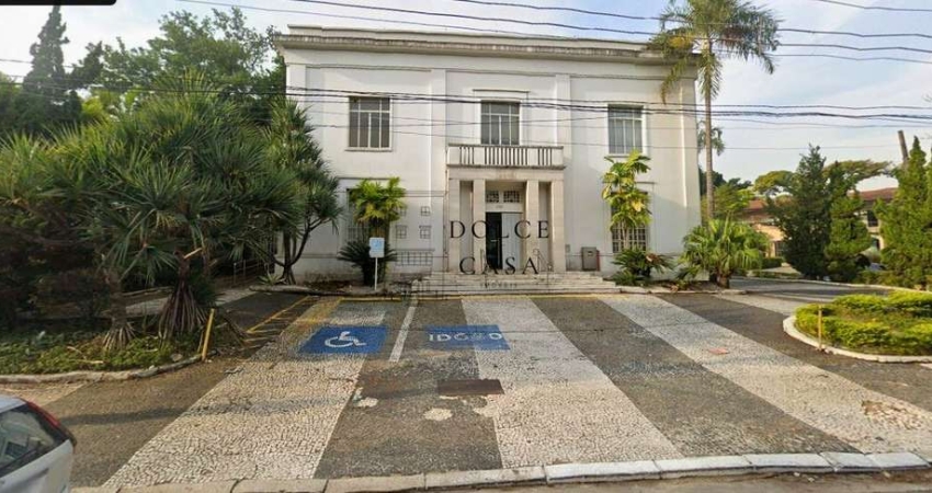 Casa comercial no Jardim América - 1098m² de terreno e mais de 20 vagas