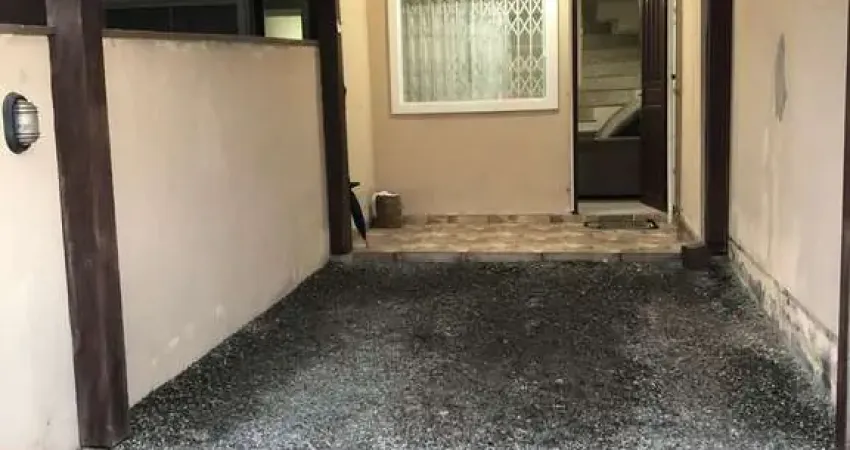 Sobrado Geminado no Espinheiros