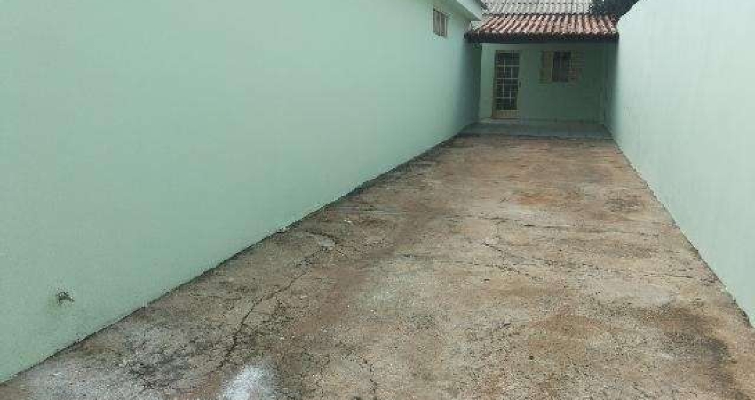 Casa com 3 quartos para alugar no Santa Mônica, Uberlândia 