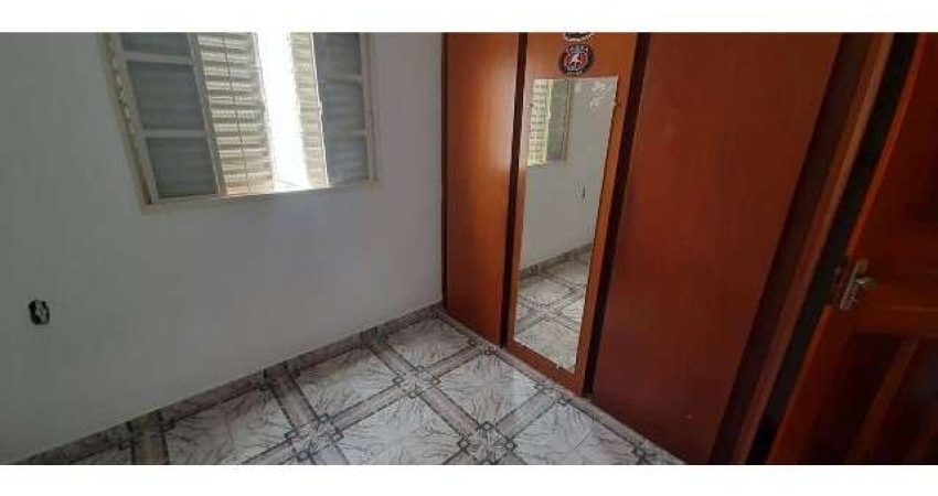 Casa com 3 quartos para alugar no Custódio Pereira, Uberlândia 