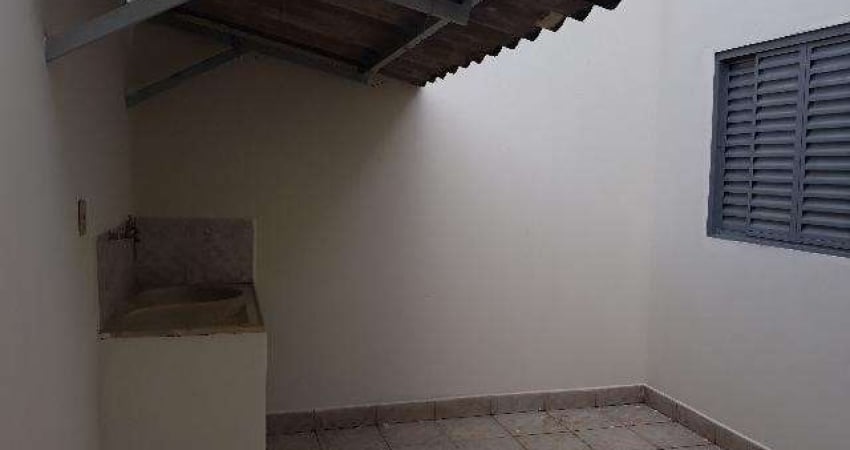 Casa com 2 quartos para alugar no Santa Mônica, Uberlândia 