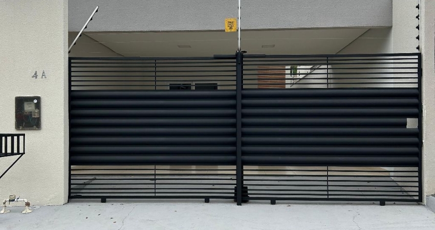 Casa térrea com 3 quartos sendo 1 suíte e auditório planejados e piscina