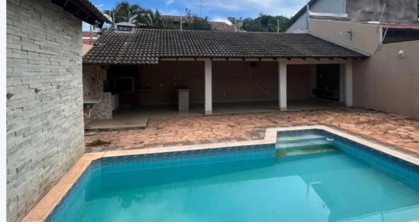 Casa térrea com 3 quartos suíte Armários planejados e piscina
