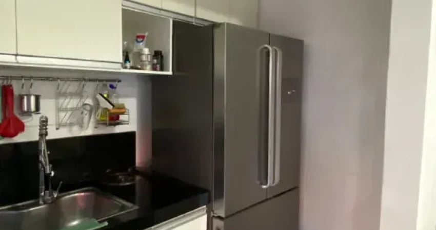 Apartamento para venda com 2 quartos sendo 1 suíte e armários planejados