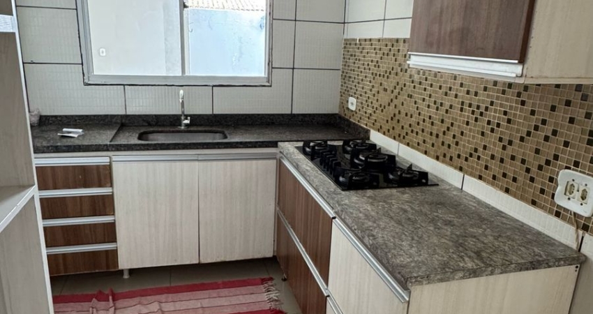 Casa térrea em condomínio com 3 quartos sendo 1 suíte e armários planejados