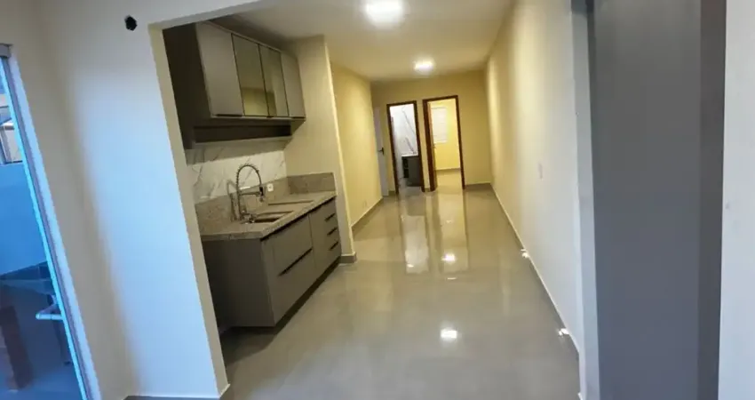 Casa térrea em condomínio fechado com 2 quartos sendo 1 suíte e armários planejados vaga de garagem coberta