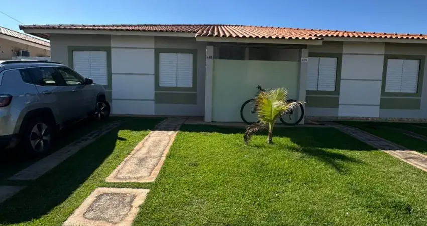 Casa térrea em condomínio fechado com armários planejados porcelanato  quintal e vaga de garagens