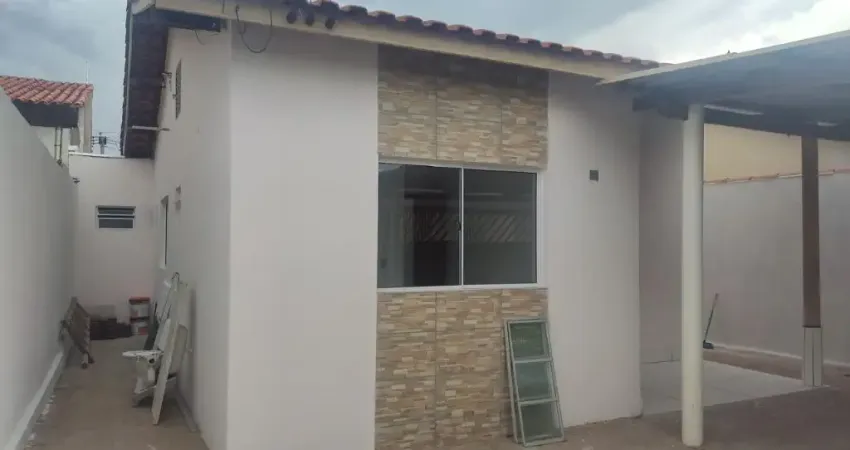 Casa térrea com 3 quartos sendo 1 suíte vaga para 2 carros