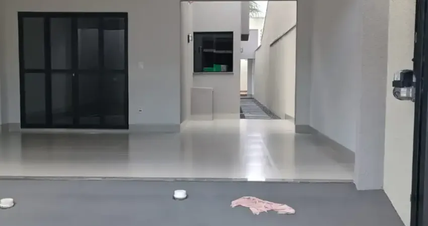 Casa térrea para alugar com armários planejados 3 quartos 1 suíte e piscina bairro Santa Cruz