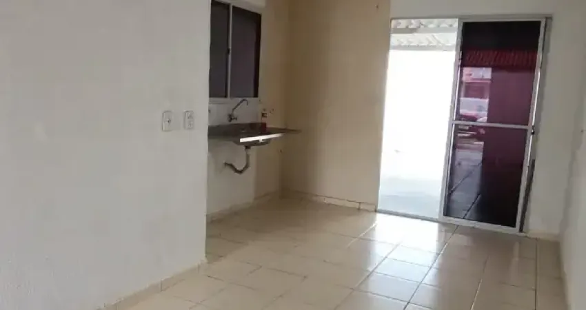 Alugo casa térrea em condomínio fechado com 2 quartos quintal no jardim imperial