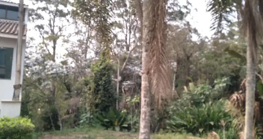 Terreno Exclusivo de 300m² declive no Condomínio Aruã, com Vista para Reserva e Próximo ao Clube
