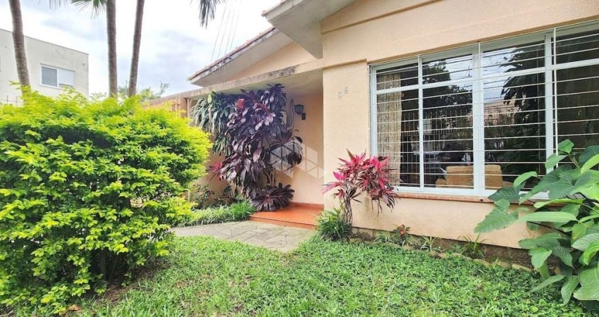 EXCELENTE CASA COM TRÊS DORMITÓRIOS PRÓXIMO AO IGUATEMI