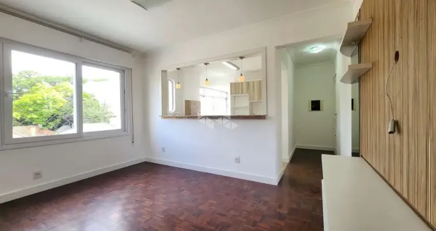 Apartamento de frente, desocupado com vaga  coberta próximo a sogipa