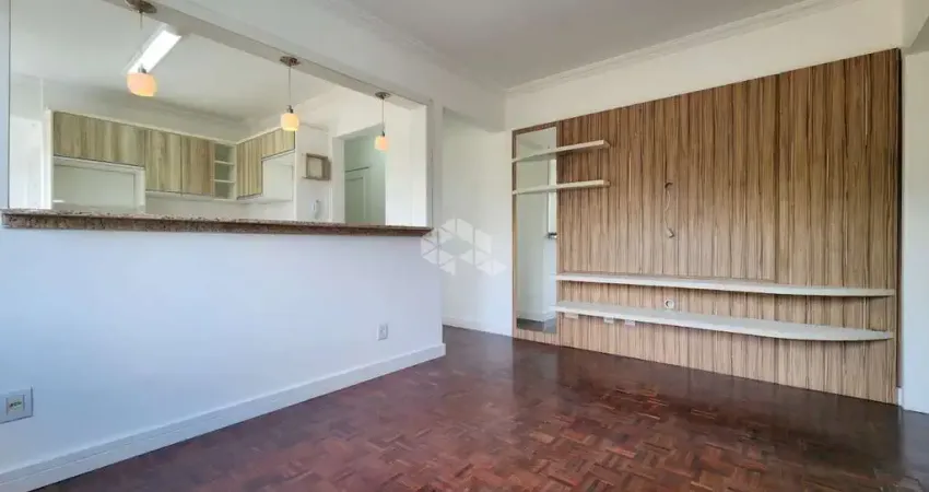 Apartamento de frente, desocupado com vaga  coberta próximo a sogipa