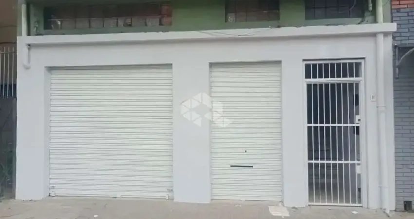 Prédio contendo loja térrea e dois apartamentos, sendo um por andar