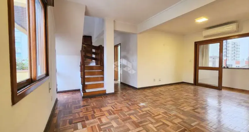 Cobertura com privacidade, condomíno baixo e quatro vagas de garagem