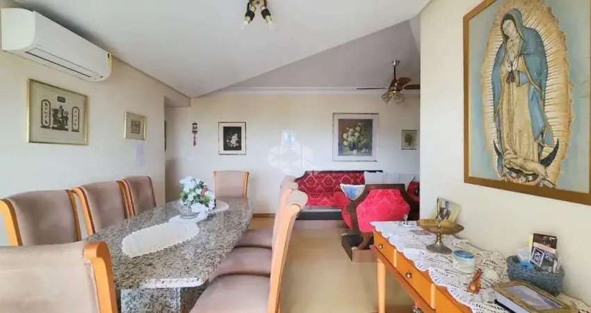 Três dormitórios com duas sacadas, em andar alto, a apenas uma quadra da sogipa