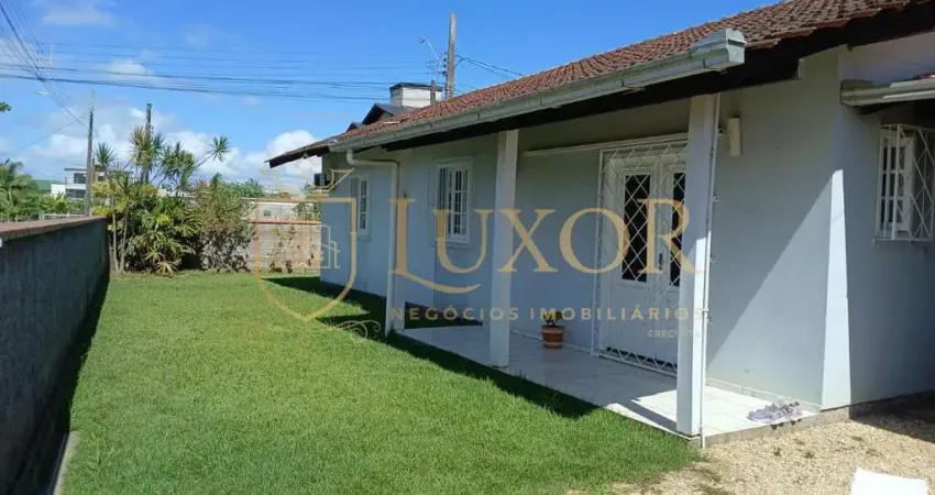 Casa na praia do gravatá em navegantes sc, 3 dormitórios e amplo terreno de esquina