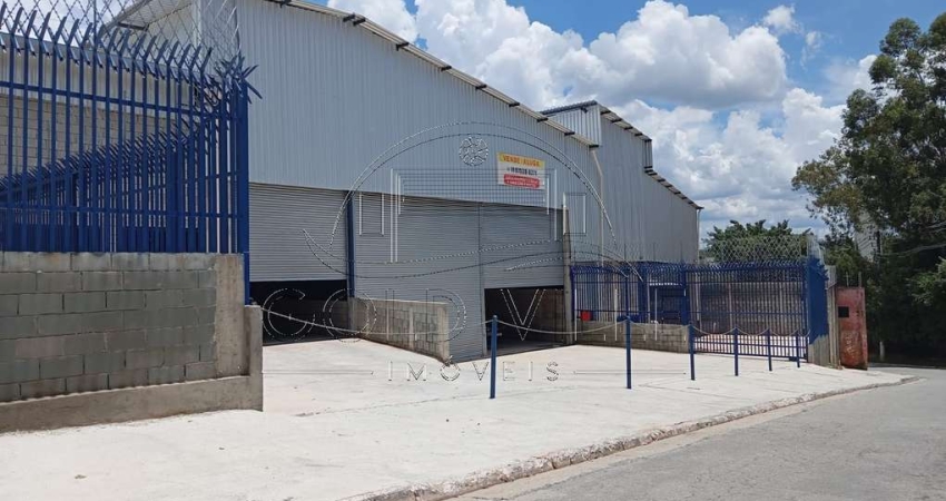 GA5520 - Alugo ou vendo este galpão no Tamboré com 3.550 mts de terreno, 2.500 mts de galpão, 1.743 mts de área fabril, 11 mts de pé direito e 4 docas
