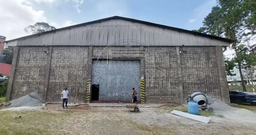 GA5519 - Alugo este galpão no Taboão da Serra com 2.400 metros, 900 metros de área fabril, 200 metros de escritório e apoio com 6 mts de pé direito