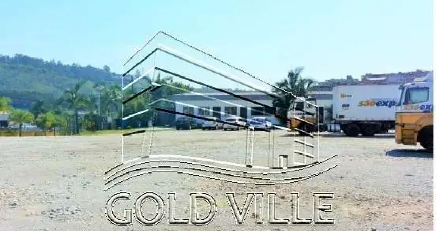 GA4853 - Alugo terreno dentro de condomínio fechado com 3.164 metros com 256 metros de construção sendo 3 salas, vestiários, cozinha.