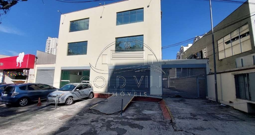GA5525 - Excelente oportunidade para alugar um prédio espaçoso e bem localizado no Taboão da Serra! Com uma área construída de 1.178 metros quadrados