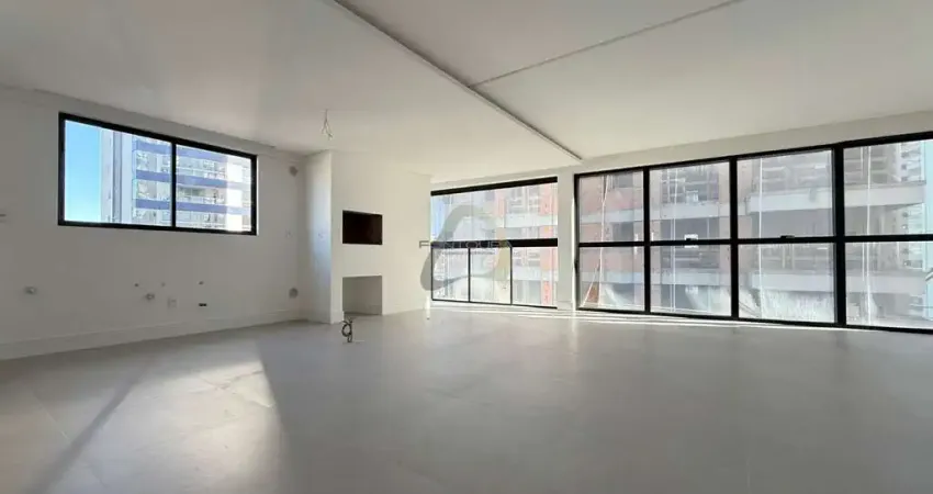 Apartamento com 3 quartos à venda na Rua 319, 355, Meia Praia, Itapema