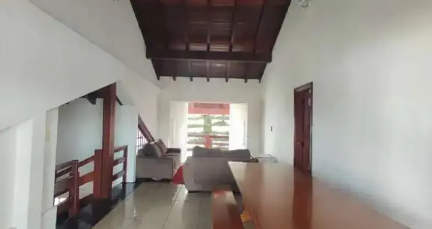 Casa com piscina Bairro Santa Maria