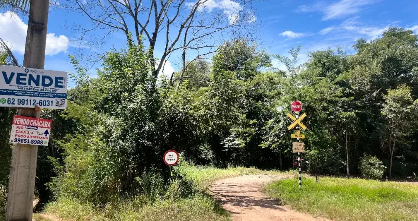 Área ampla com água corrente cristalina ideal para projeto de chácara de lazer ou chalés comerciais