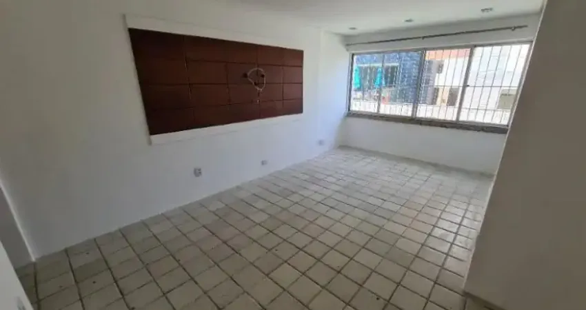 Apartamento  para aluguel, 80m², com 2 Quartos + 1 Reversível, situado em Casa Forte