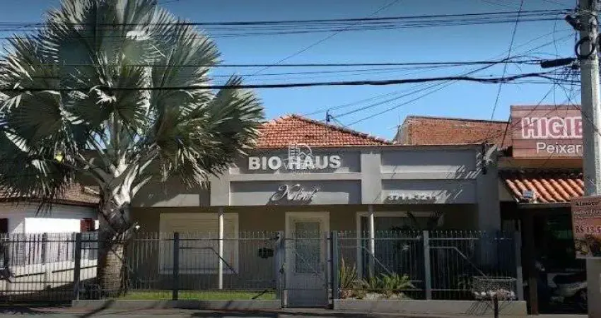 AMPLO IMÓVEL COMERCIAL OU RESIDENCIAL PRÓXIMO TÊNIS CLUBE