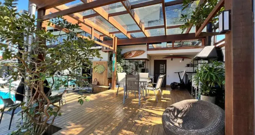 Casa sobrado com piscina - Prainha em São Francisco Do Sul, SC