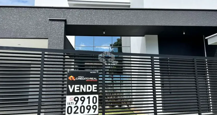 SOBRADO DE ALTO PADRÃO - ITAGUAÇU, SÃO FRANCISCO -PISCINA AQUECIDA A LUZ SOLAR,200 METROS DO MAR