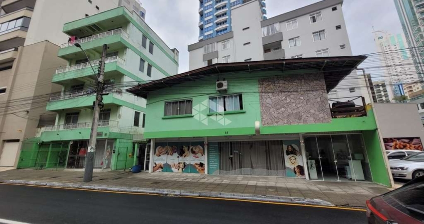 Balneário Camboriu - SC- Terreno 433,5 m2 - Edifício de 4 Apartamentos e Sobrado.