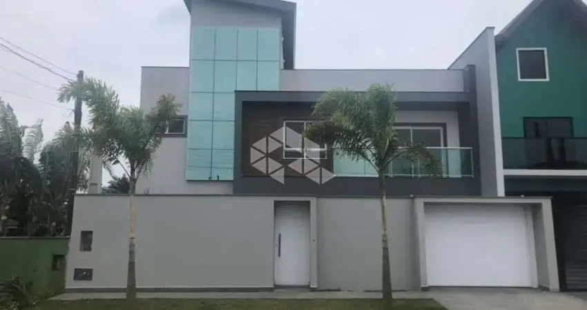 Sobrado Alto Padrão Praia Grande, Mobiliado, Novo e a 800m do Mar.